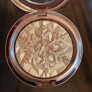 MAC Cosmetics Whisper of Guilt Highlighter